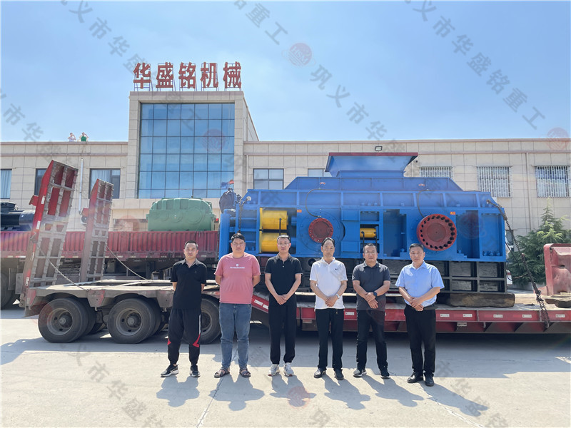 2PGY2000x1200大型全自動(dòng)液壓對(duì)輥破碎機(jī)發(fā)往鉬都--洛陽(yáng)欒川